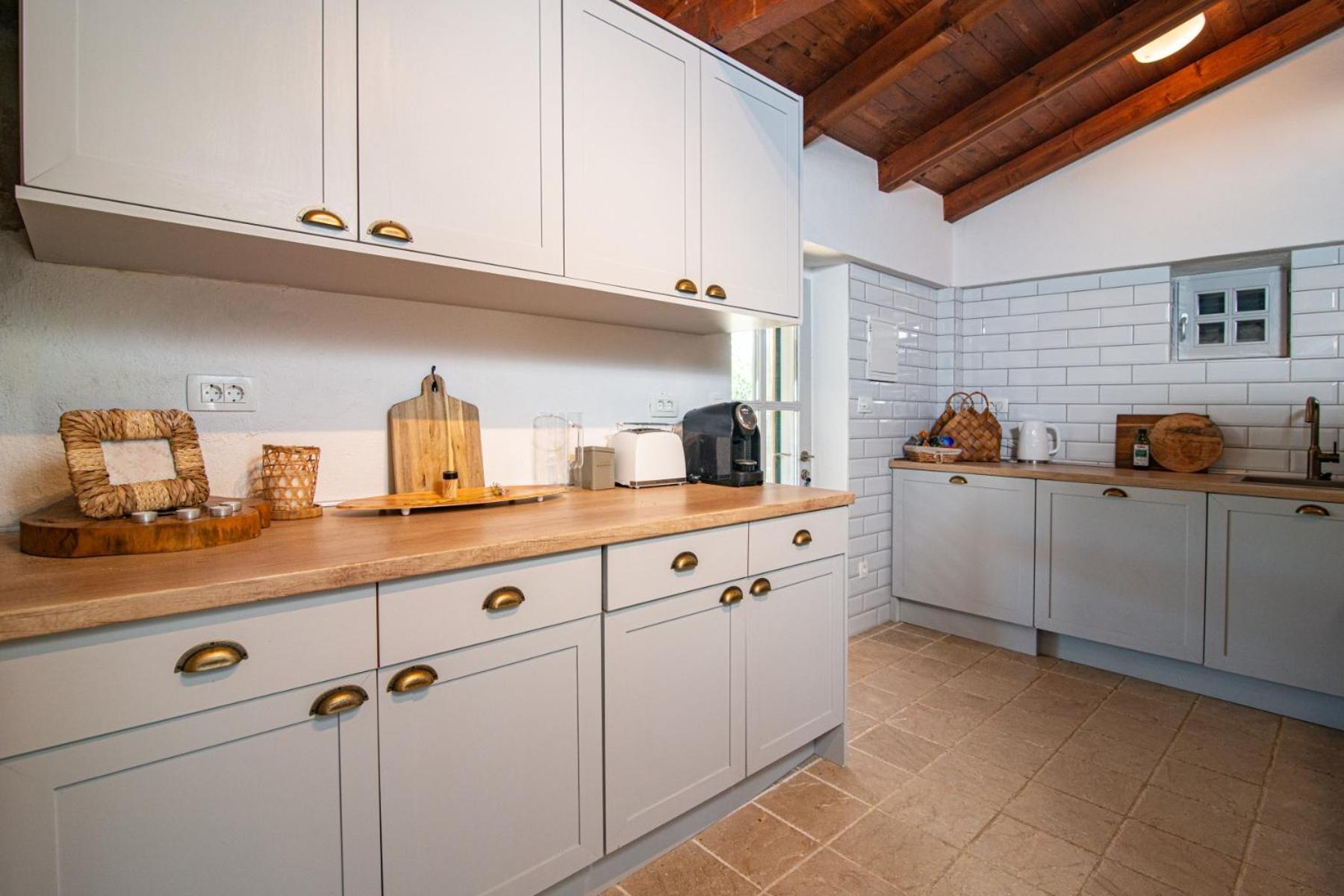 Private Cottage In Olive Grove With Heated Pool Vinišće Kültér fotó